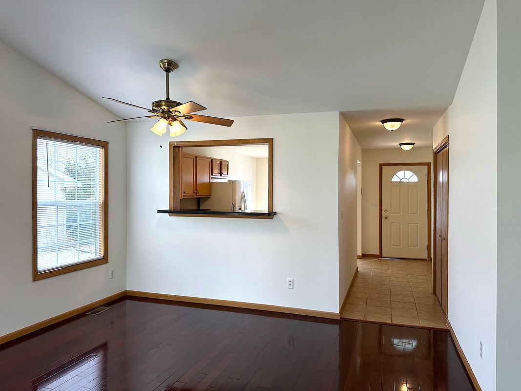 Building Photo - 482 Fox Ln