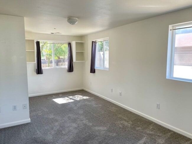 Building Photo - Great Location by Cal Poly Campus - 2 Bedroom, 1 Bathroom