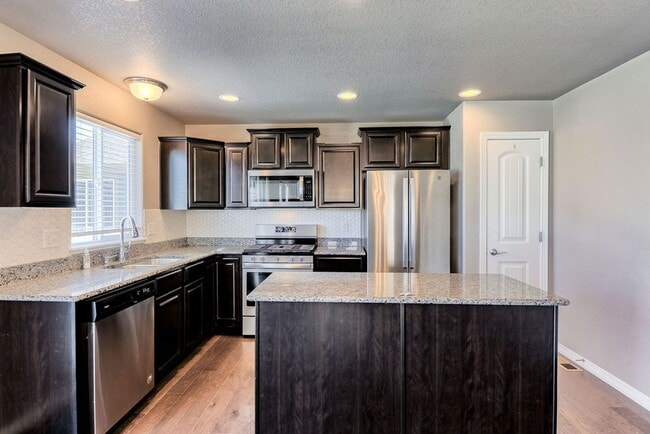 Building Photo - 1748 Ruddlesway Dr