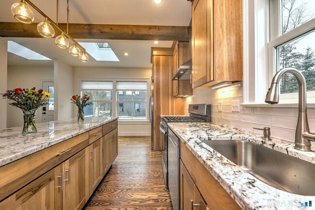 Building Photo - 75 Lafayette St