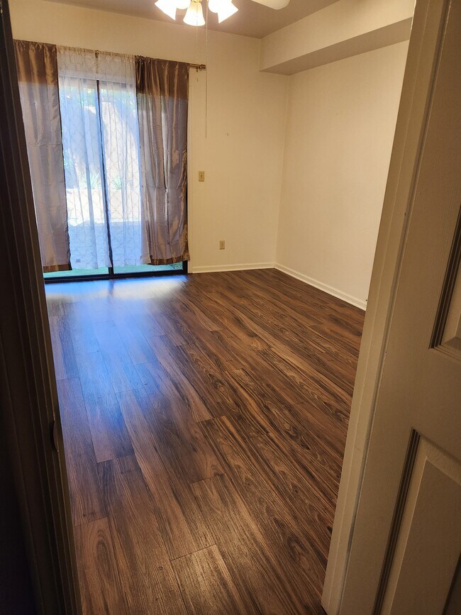 Master bedroom - 5640 E Bell Rd