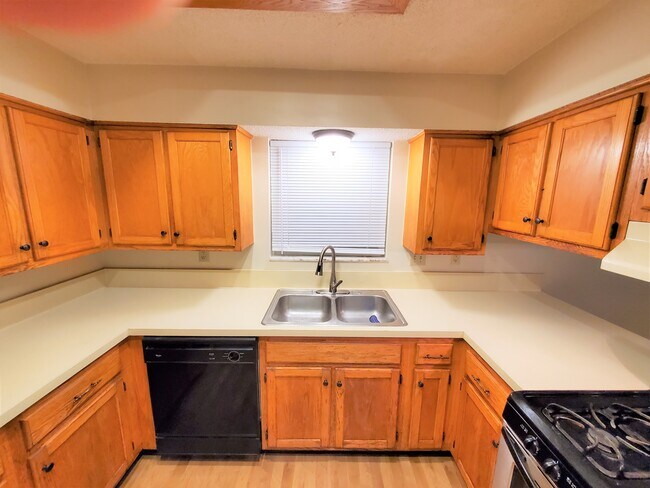 Building Photo - 6423 Plankton Dr