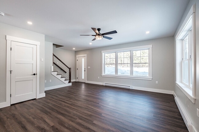 Building Photo - Highland Duplex