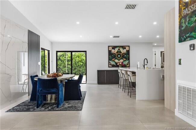 Building Photo - 5143 Deerhurst Crescent Cir