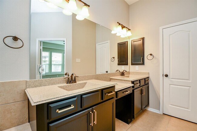 Building Photo - 15219 Ashbrook Dove Ln