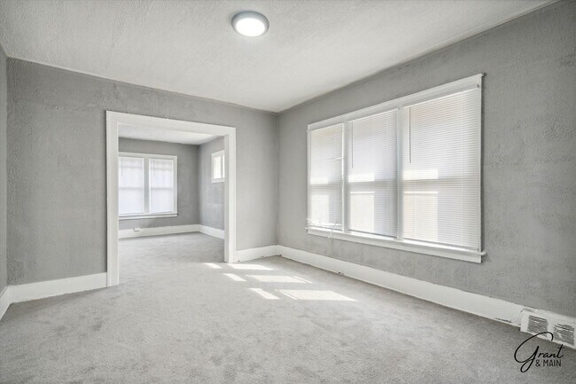 Building Photo - 3813 W Euclid St