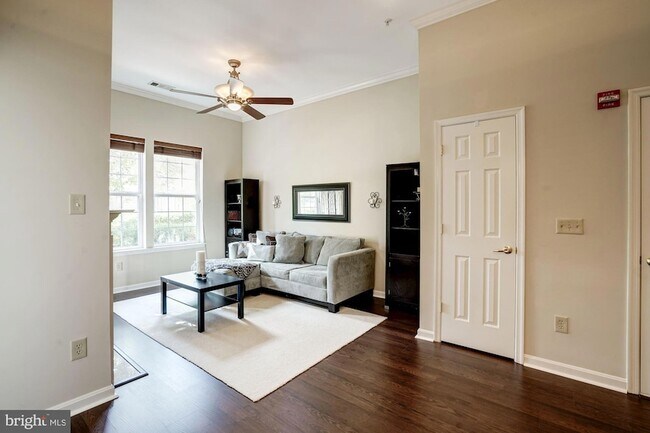 Building Photo - 4950 Brenman Park Dr