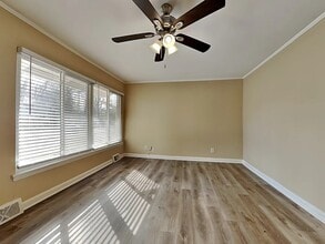 Building Photo - 429 N Harvard Ave