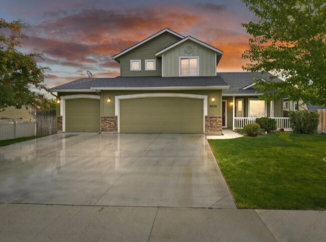 Building Photo - Spacious 4-Bedroom Home with 3-Car Garage