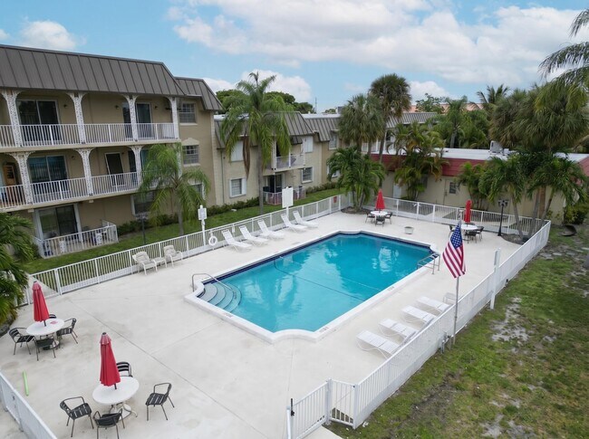 Building Photo - 495 SE 8th St