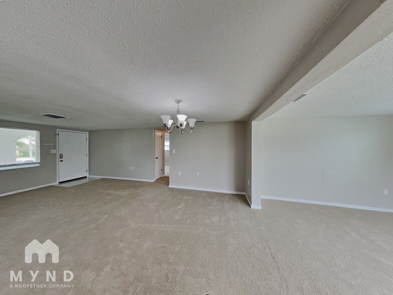 Building Photo - 9724 Lakeside Ln