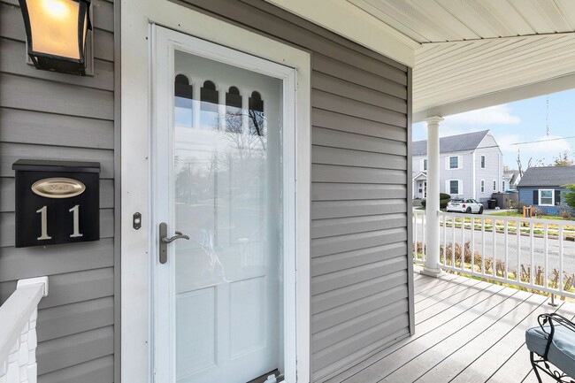 Building Photo - 11 Lakeside Ave