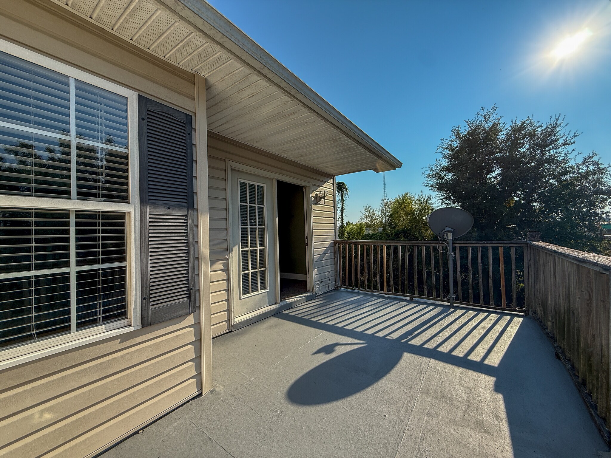 Building Photo - 210 Lantana Ct