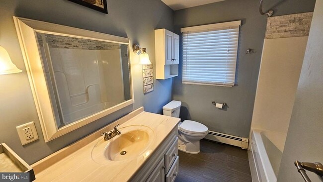 Building Photo - 213 8th St