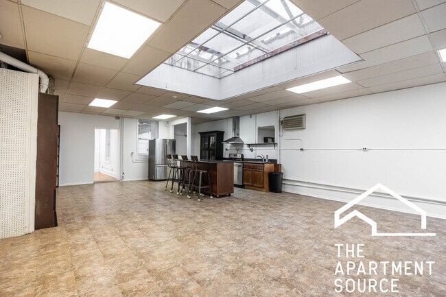 Building Photo - 3605 N Damen Ave