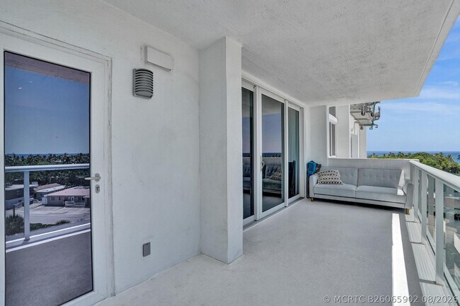 Building Photo - 2715 N Ocean Blvd