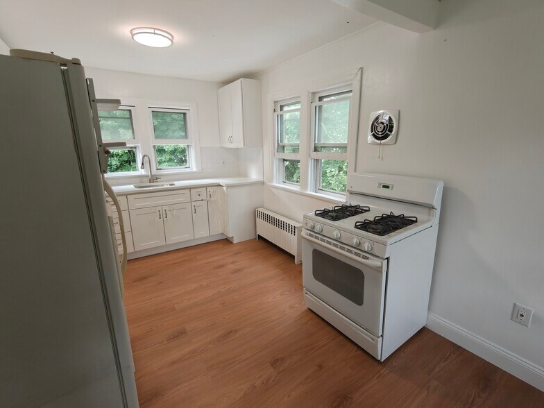 Kitchen - 45 Beakes Rd
