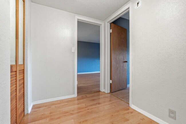 Building Photo - 430 Commodore Dr