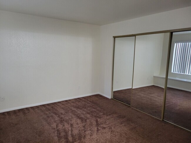 Building Photo - 9325 W Desert Inn Rd