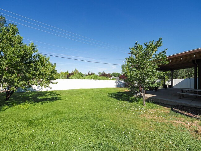 Building Photo - 408 E 775 N