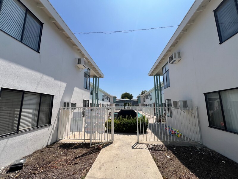 Building Photo - 4469 Murietta Ave