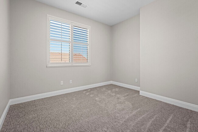 Building Photo - Stunning Like New South Reno 4 Bedroom