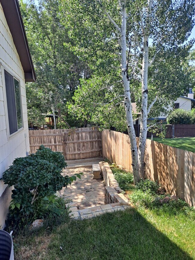 Building Photo - ALL PROSPECTIVE TENANTS MUST SUBMIT A $58 ...