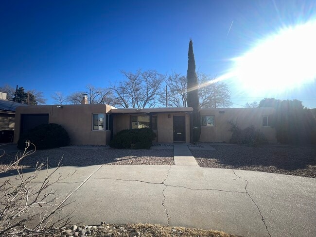 Building Photo - 3112 Colorado St NE