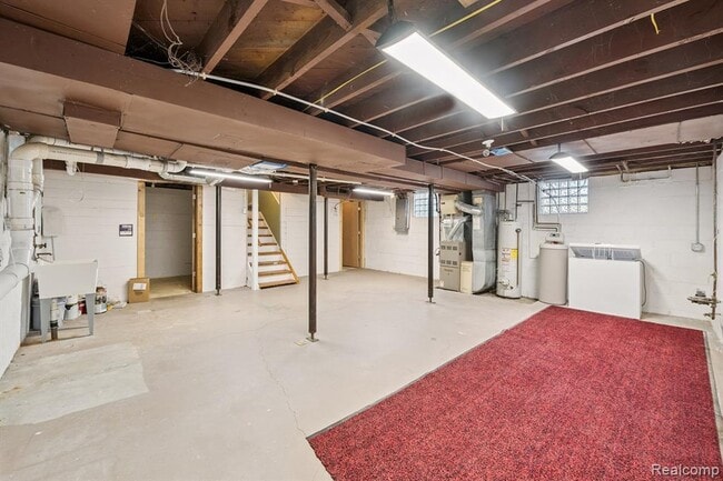 Building Photo - 624 E Main St