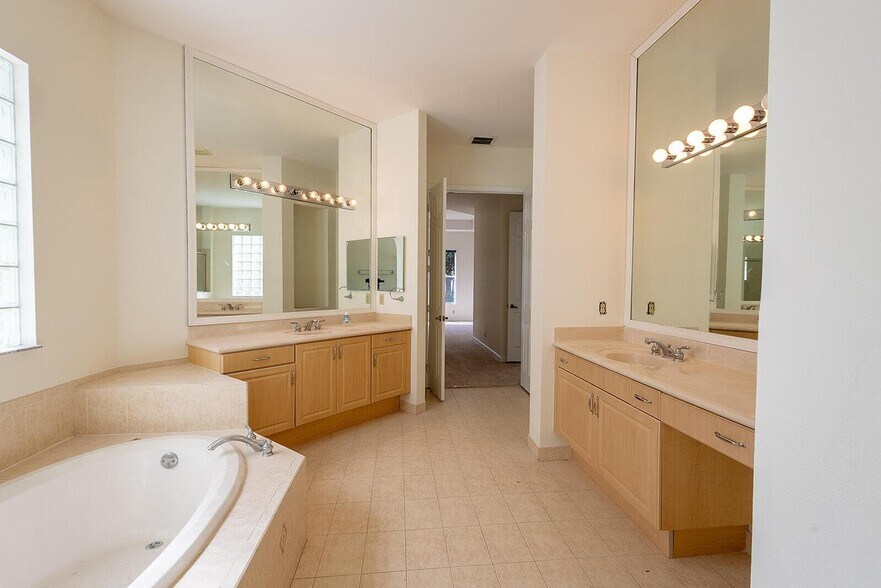 Building Photo - 6428 Garden Ct