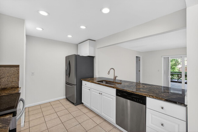 Building Photo - 1242 N Harbor Dr