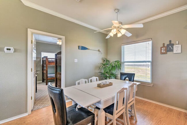 Building Photo - 3229 Castle Dr