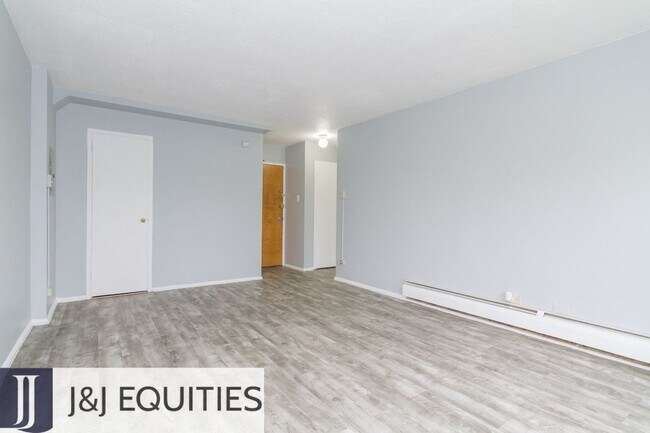 Building Photo - 7333 N Ridge Blvd