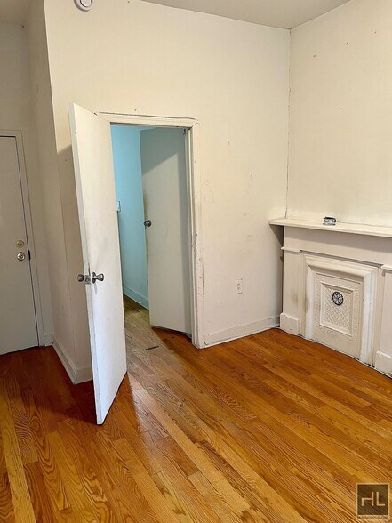 Building Photo - 2 BR 2 BA in Prime Bushwick