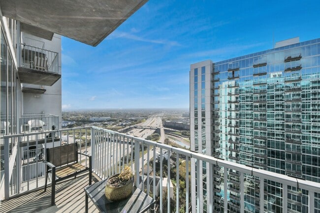 Building Photo - 5925 Almeda Rd