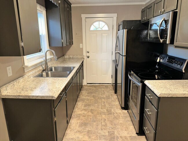 Building Photo - Cute 2 bedroom Home in The Arts District!