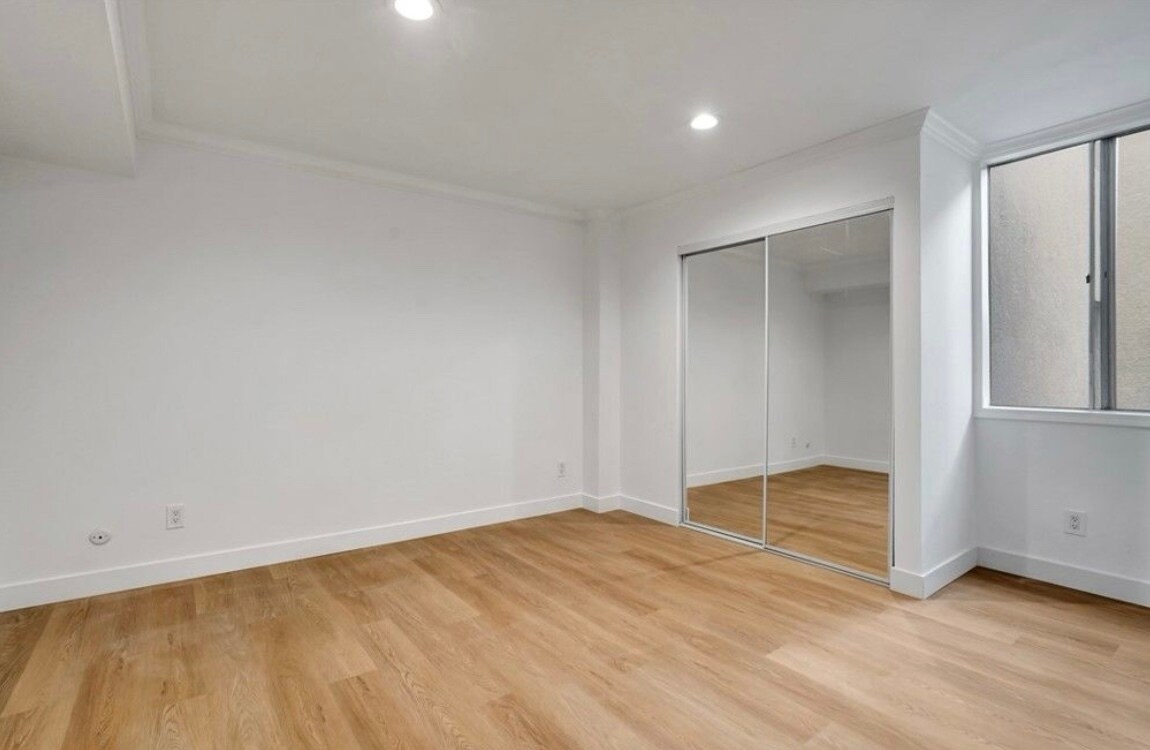 Building Photo - 5325 Newcastle Ave