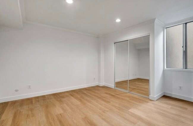 Building Photo - 5325 Newcastle Ave