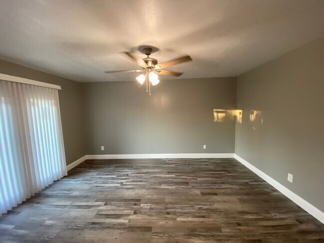 Building Photo - Gorgeous 3 BD 2 BA remodeled home availabl...