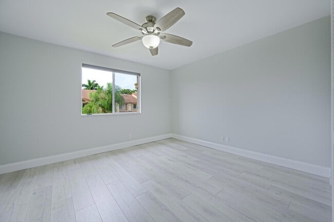 Building Photo - 6817 Via Regina