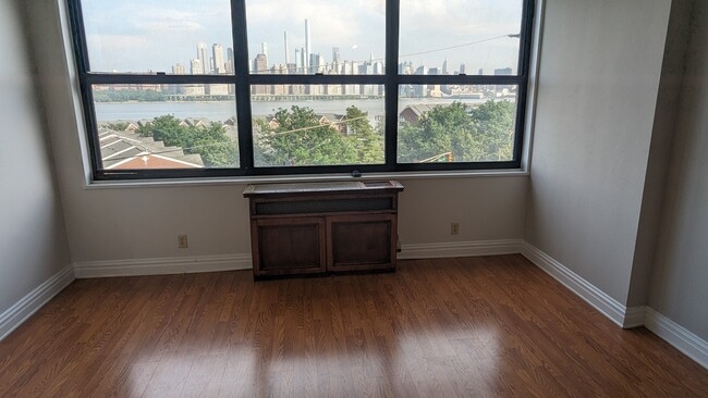 Building Photo - 7002 Kennedy Blvd E