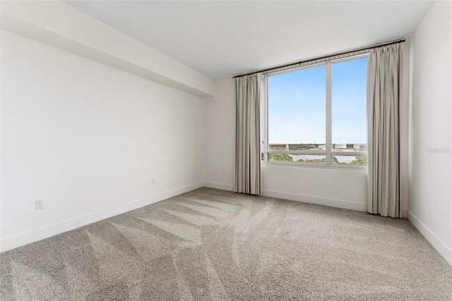 Building Photo - 912 Channelside Dr