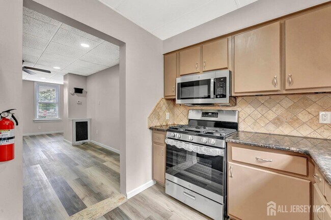 Building Photo - 601 Ridgeway Ave