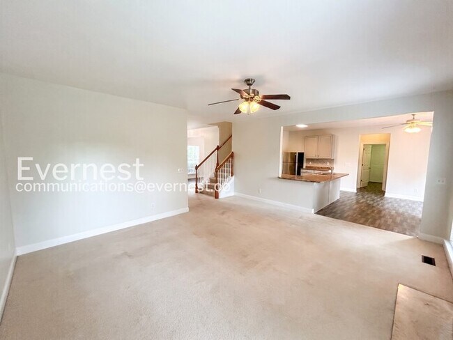Building Photo - 4-Bed/2.5-Bath/ Home with Attached Garage and Large Yard/Available Now!