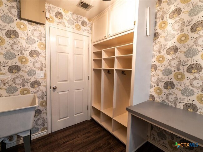 Building Photo - 300 Las Plumas Dr
