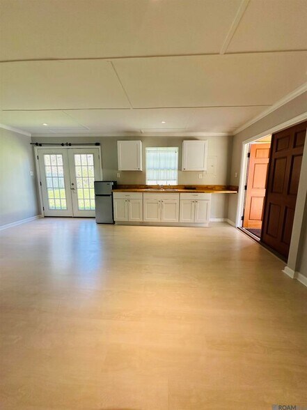 Building Photo - 376 Croydon Ave