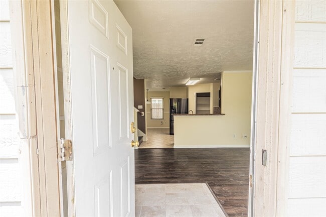 Building Photo - 6630 Bluebottle Ln