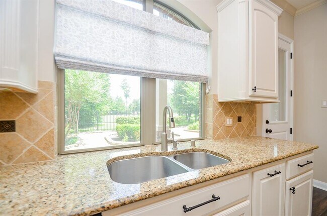 Building Photo - 42 N Knights Crossing Dr