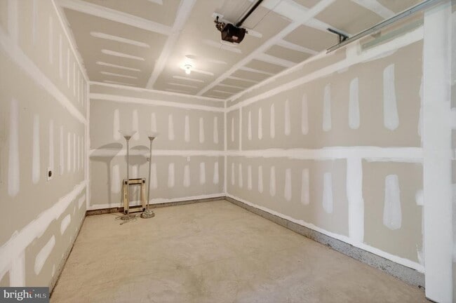 Building Photo - 73 Basswood St