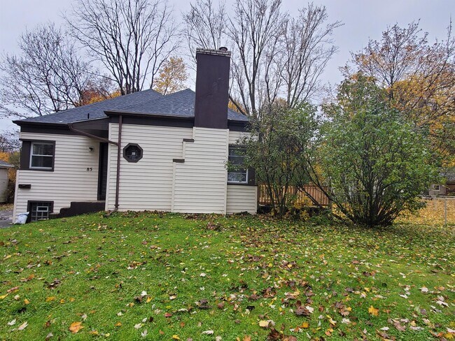 Building Photo - 85 Lyndale Dr